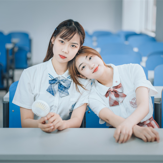 Miss Darling & Miss Yi 外拍（一）
